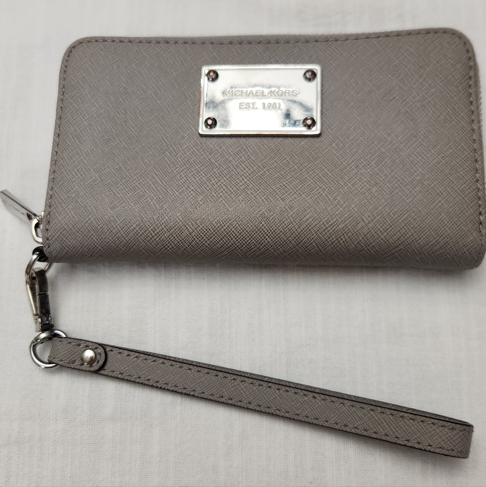 Michael Kors Electronic Continental Tech Saffiano Leather Wallet Clutch Grey